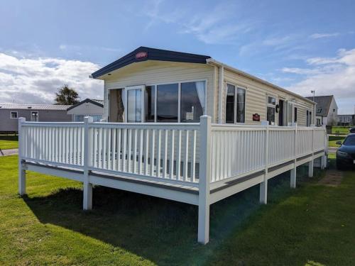 Beautiful Pet Friendly Southerness Caravan With Sea View & Decking Area in Dumfries, United Kingdom