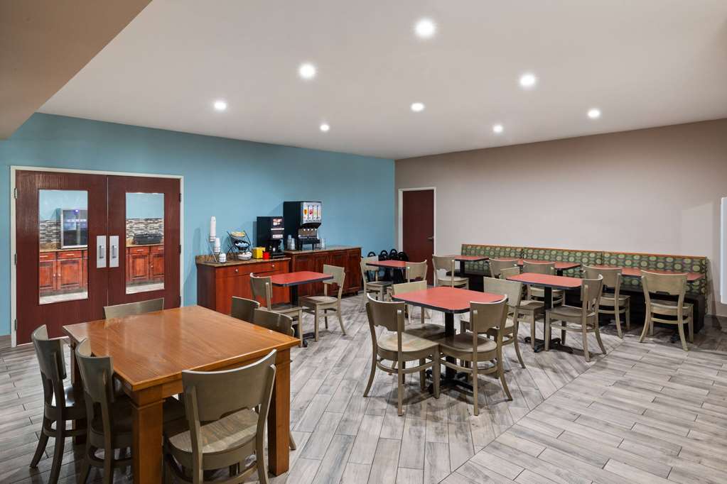 Super 8 by Wyndham Lubbock West - photo 35