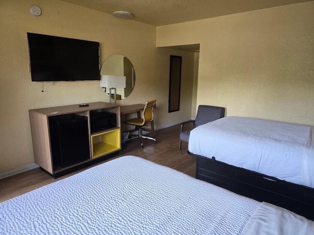 University Inn - photo 7