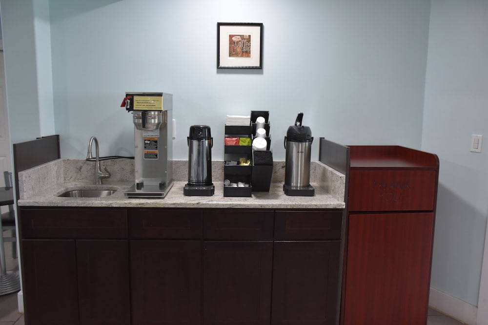 Destin Inn and Suites - photo 29