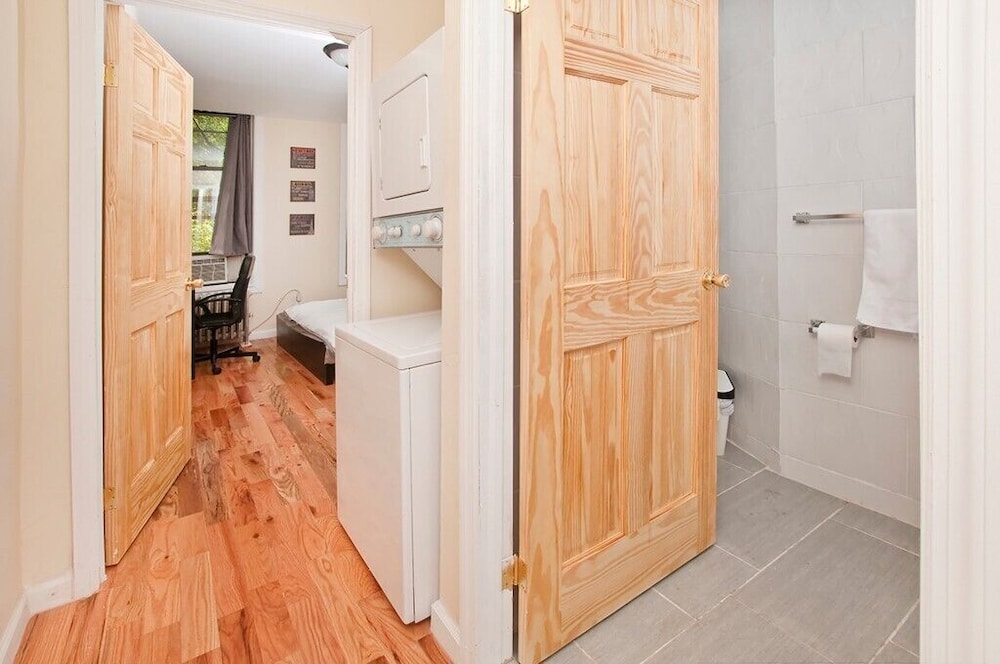 Upscale Newly Renovated 2 BR on Midtown East New York - photo 7