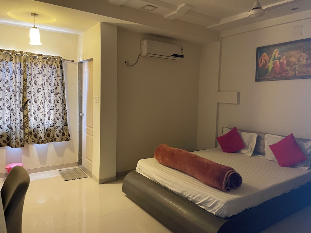Hotel Narayan Executive Gujrat — Rajula