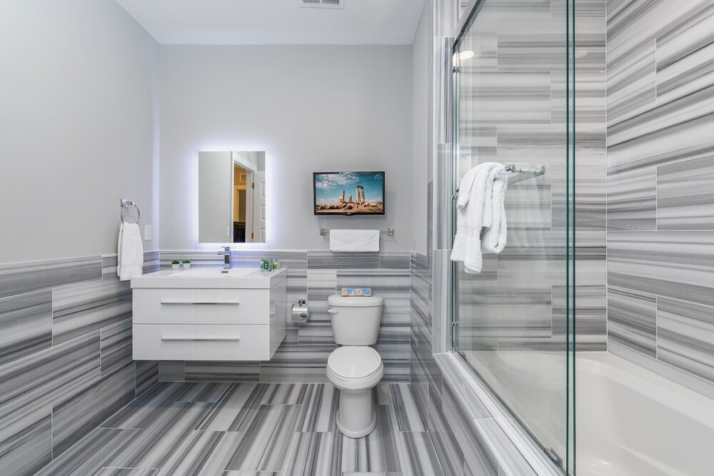 Global Luxury Suites Downtown Pittsburgh - photo 30
