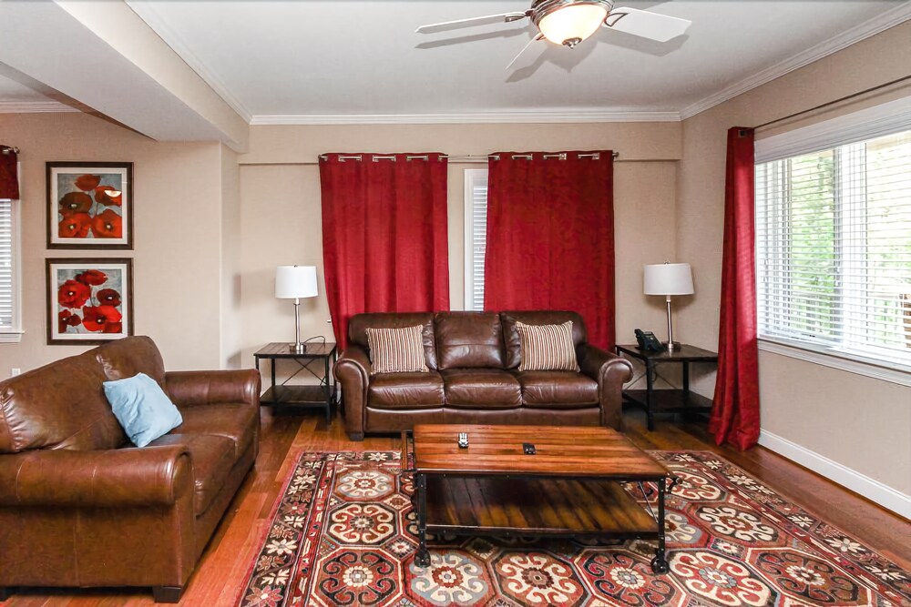 Glades View 131 2 Br condo by RedAwning — 4-Star Luxury Hotel in Gatlinburg, United States