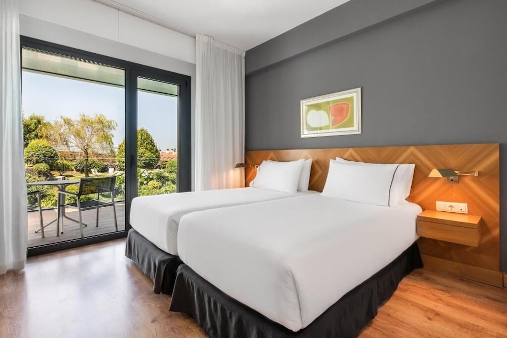 Exe Peregrino — 4-Star Luxury Hotel in Santiago De Compostela, Spain