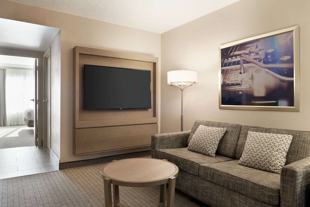 Embassy Suites by Hilton Cleveland Rockside - photo 12