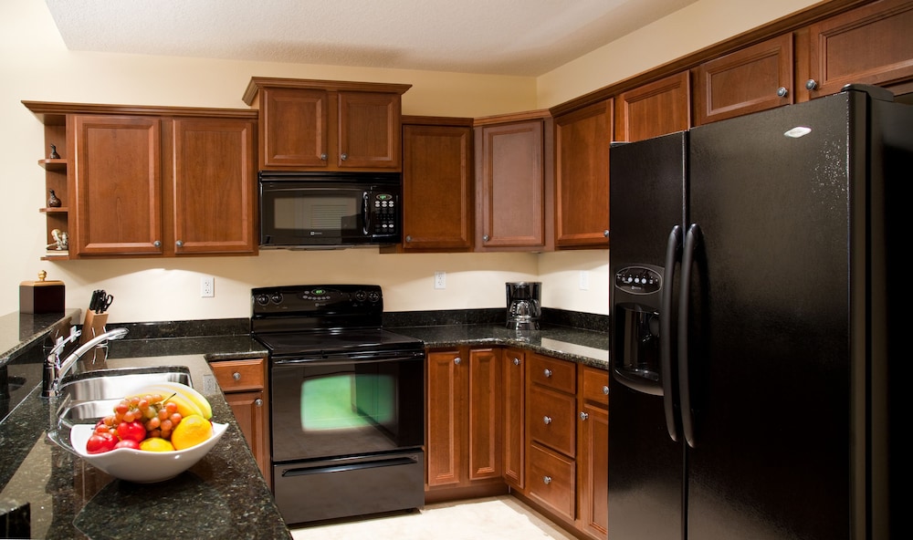 Emerald Greens Hotel Condo Resort - photo 6