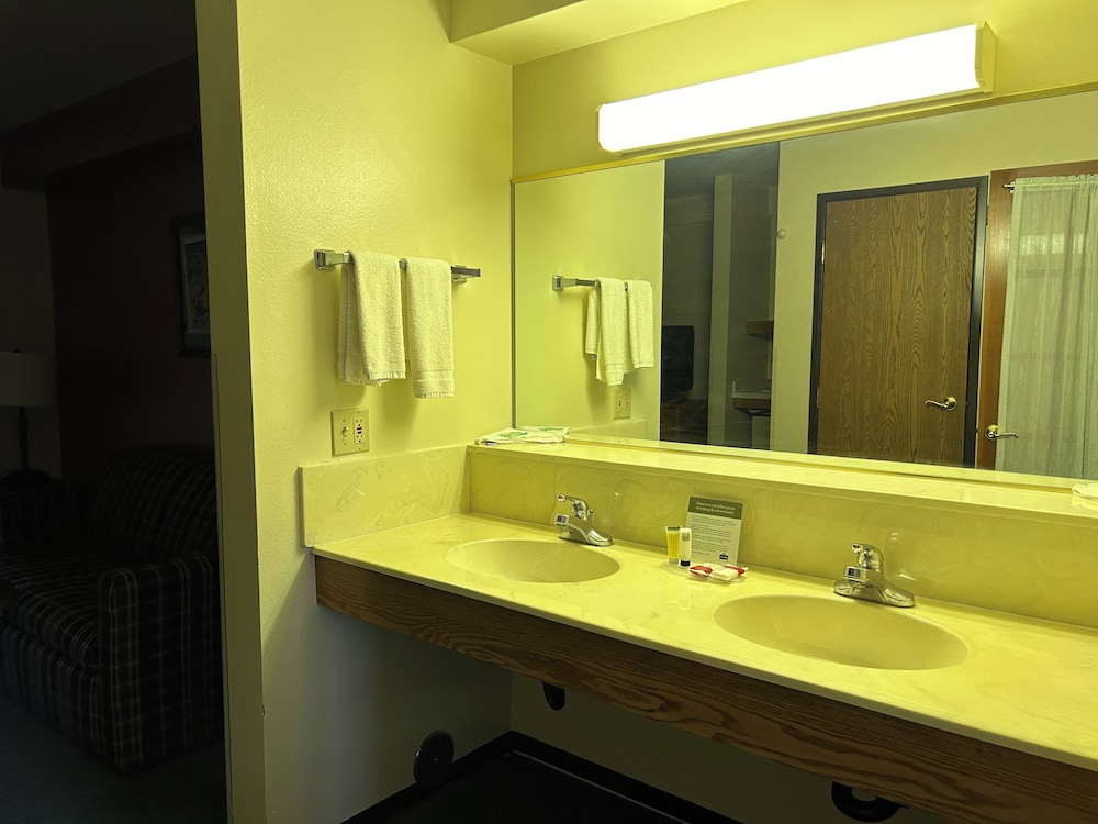 AmericInn by Wyndham Blackduck - photo 24