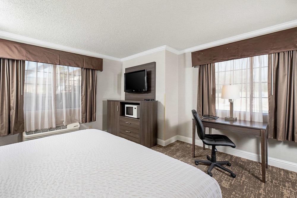 Clarion Inn Silicon Valley - photo 26