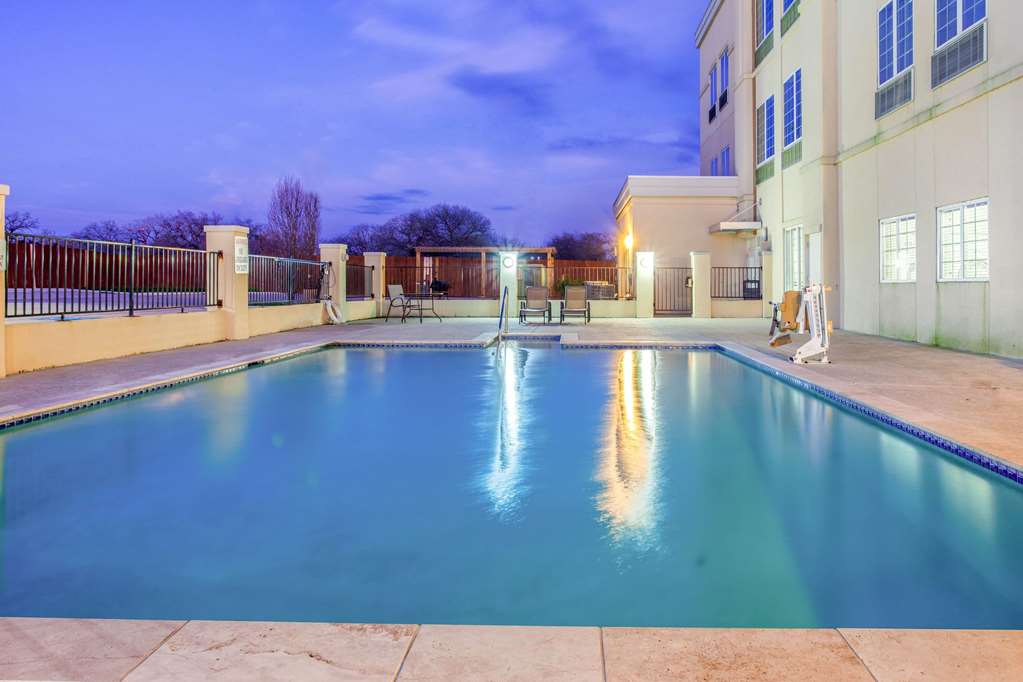 La Quinta Inn & Suites by Wyndham Luling - photo 8