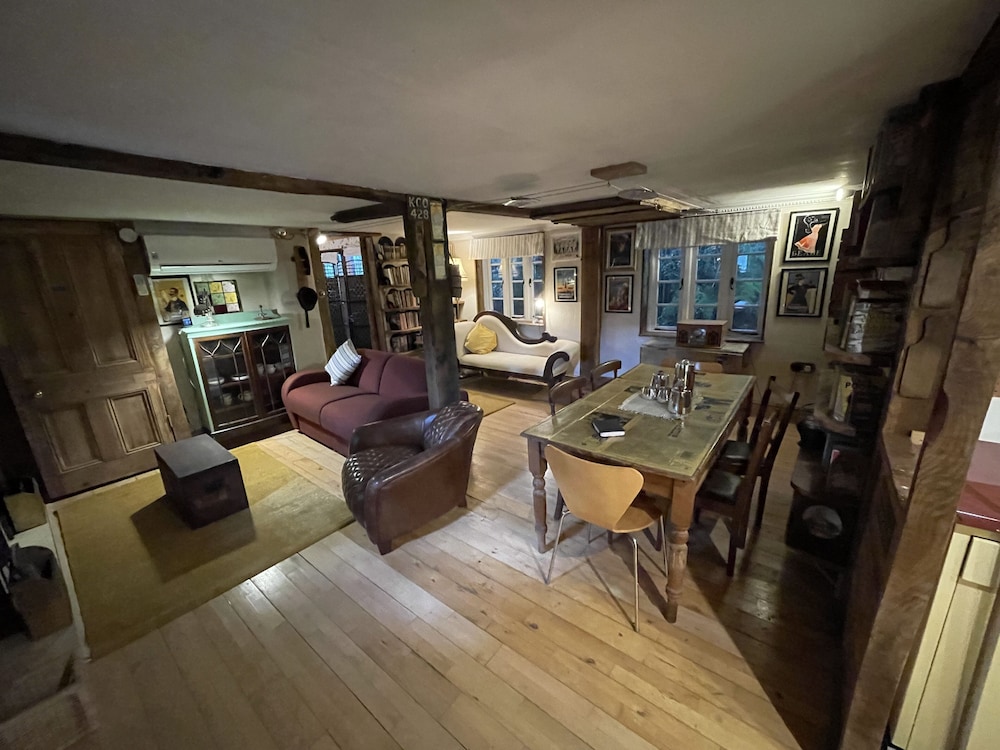 Remarkable Boultons Barn with hot tub — 4-Star Luxury Hotel in Newton Abbot, United Kingdom