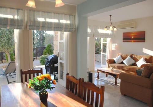 Villa Nefeli Charming Townhouse in the Heart of Aphrodite Hills Resort