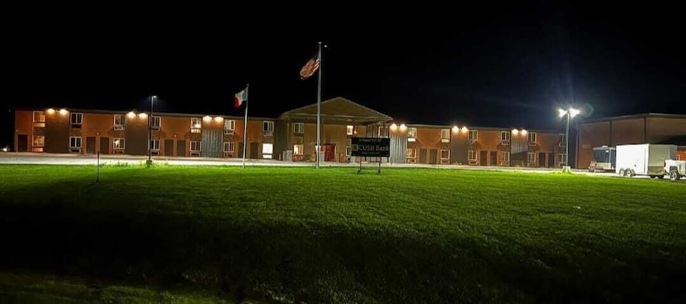 Red Fox Inn and Suites - photo 15