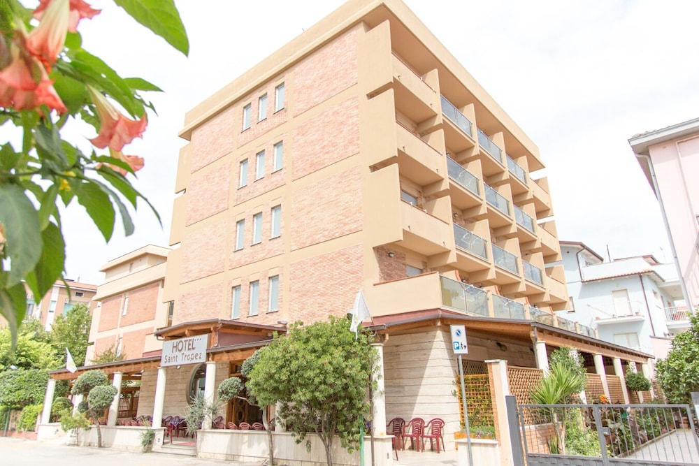 Hotel Saint Tropez — hotel in Pineto