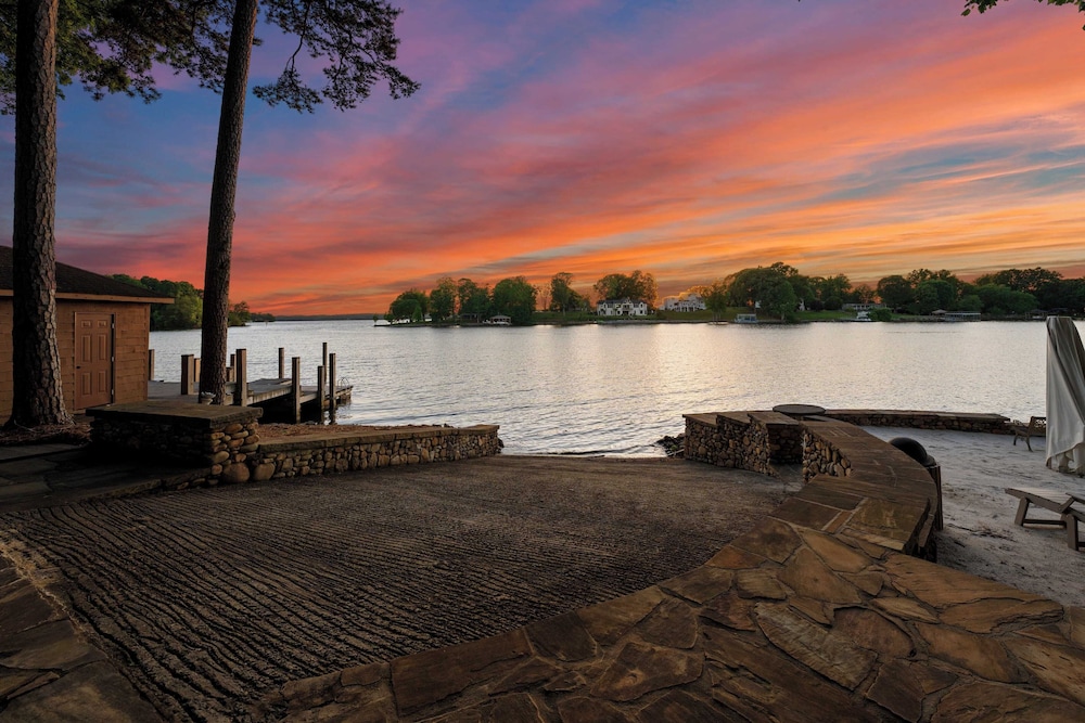 Sunset Shores Resort by Avantstay Private Beach - photo 11