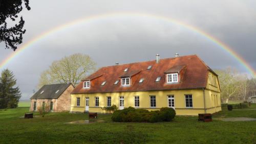 Gut Rattelvitz Galerie F WEST — 4-Star Luxury Hotel in Gingst, Germany