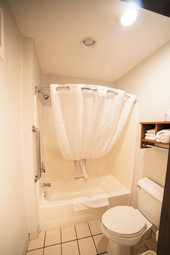 Quality Inn & Suites Watertown near Prairie Lakes Ice Arena - photo 55
