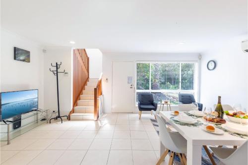 1 75 Rocky Point Road fantastic holiday home with — 4-Star Luxury Hotel in Fingal Bay, Australia