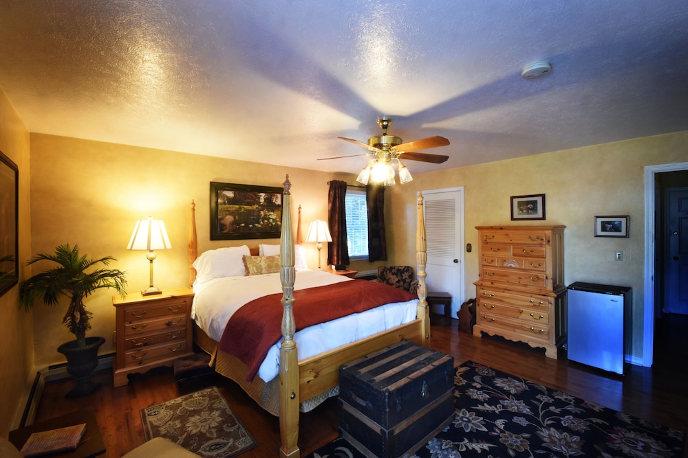 Bad Rock Bed and Breakfast Inn - photo 36