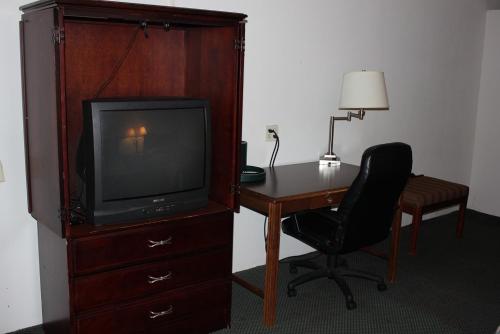 Executive Inn of Knoxville - photo 2