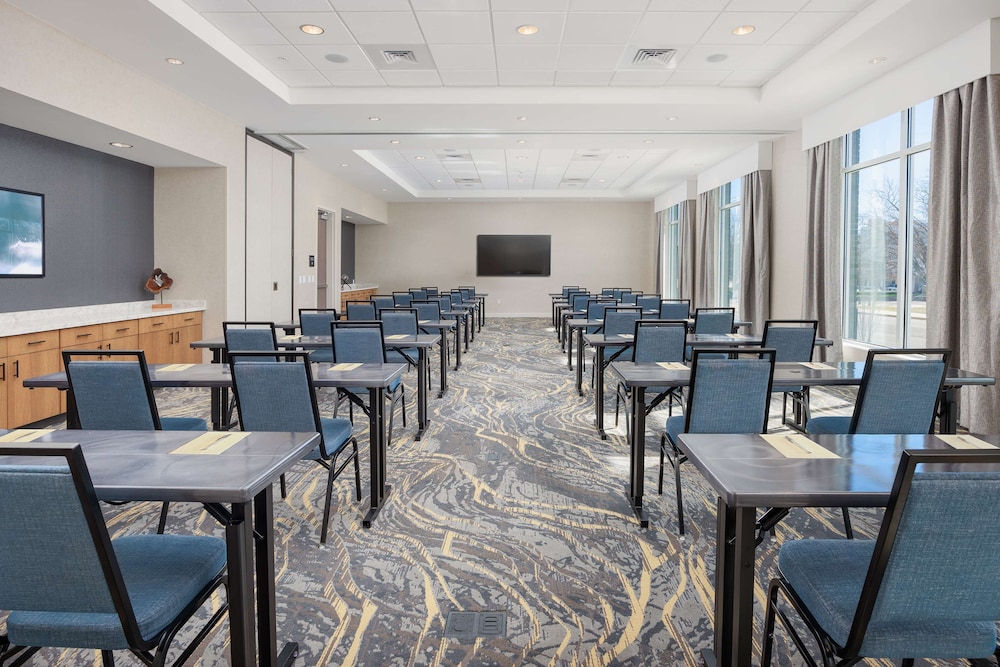 Hampton Inn & Suites Huntsville Downtown - photo 35