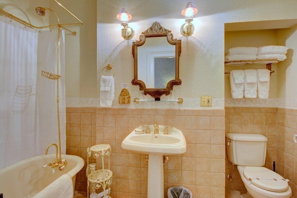 Bybee's Historic Inn - photo 33