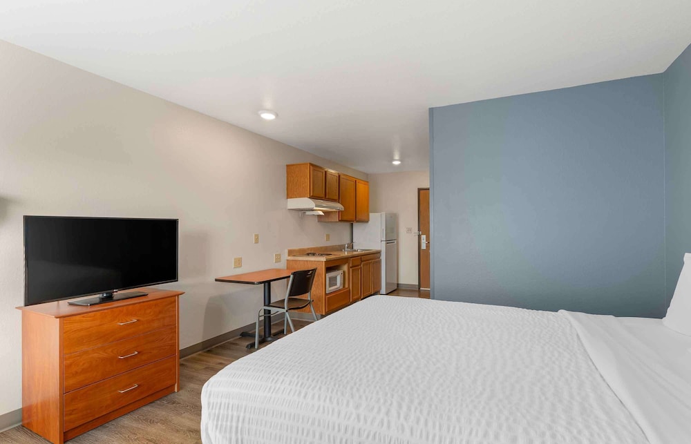 WoodSpring Suites Cleveland Avon - photo 9