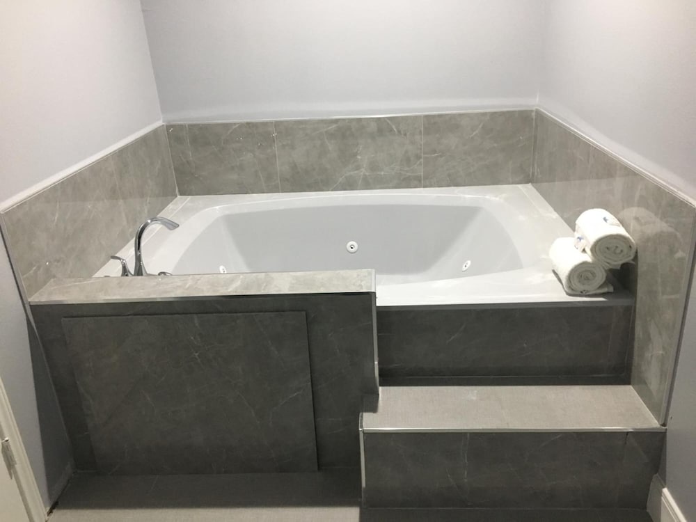 Platinum Inn and Suites - photo 12