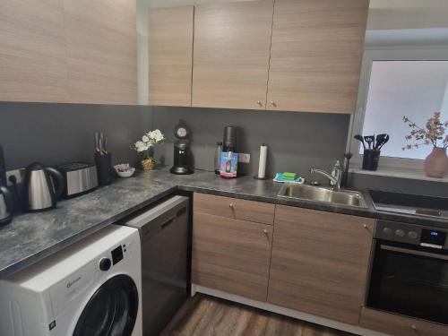 Nahe Kiel Neues Ferienhaus An Der Ostsee Mit Sauna Kamin Und Garten Parkplatz 5 Betten 3 Schlafzimmer — Osdorf