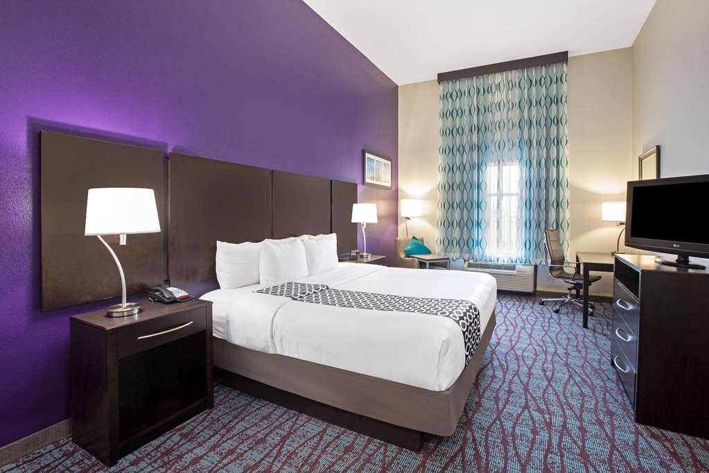 La Quinta Inn & Suites By Wyndham Houston Pasadena North - photo 17
