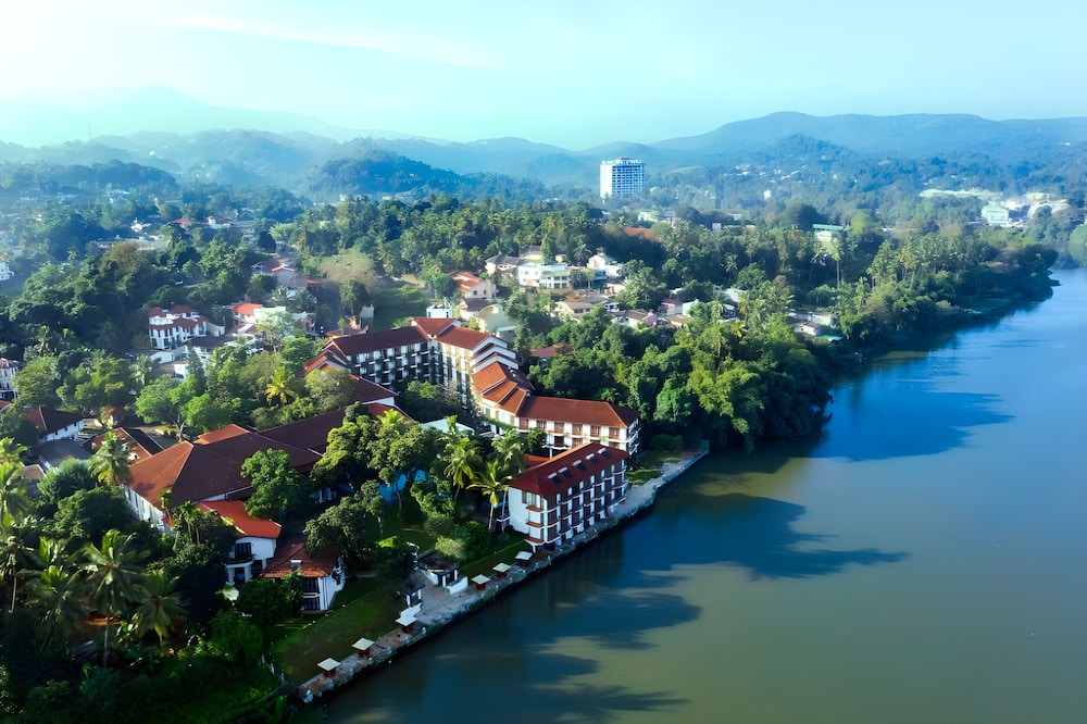 Mahaweli Reach Hotel