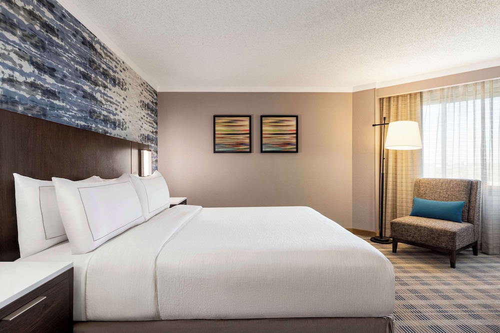 Embassy Suites by Hilton Kansas City Overland Park - photo 15
