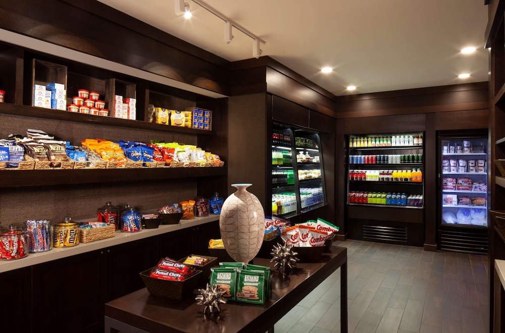 Embassy Suites by Hilton Philadelphia Airport - photo 37