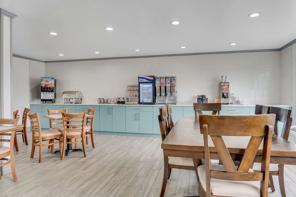 Country Inn & Suites by Radisson Grand Rapids Airport MI - photo 40