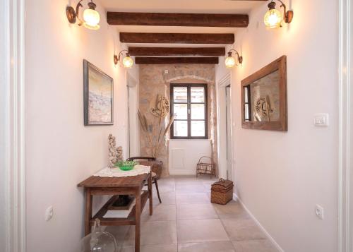 Holiday Home Skala and Kala with hot tubs — 4-Star Luxury Hotel in Jelsa, Croatia