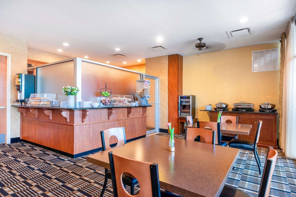 Clarion Inn Ormond Beach at Destination Daytona - photo 47