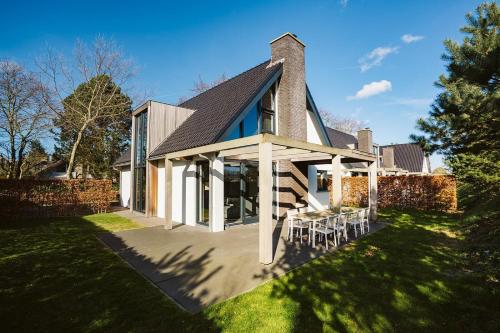 Luxe Villa op park Duinzicht Ouddorp — 4-Star Luxury Hotel in Ouddorp, Netherlands