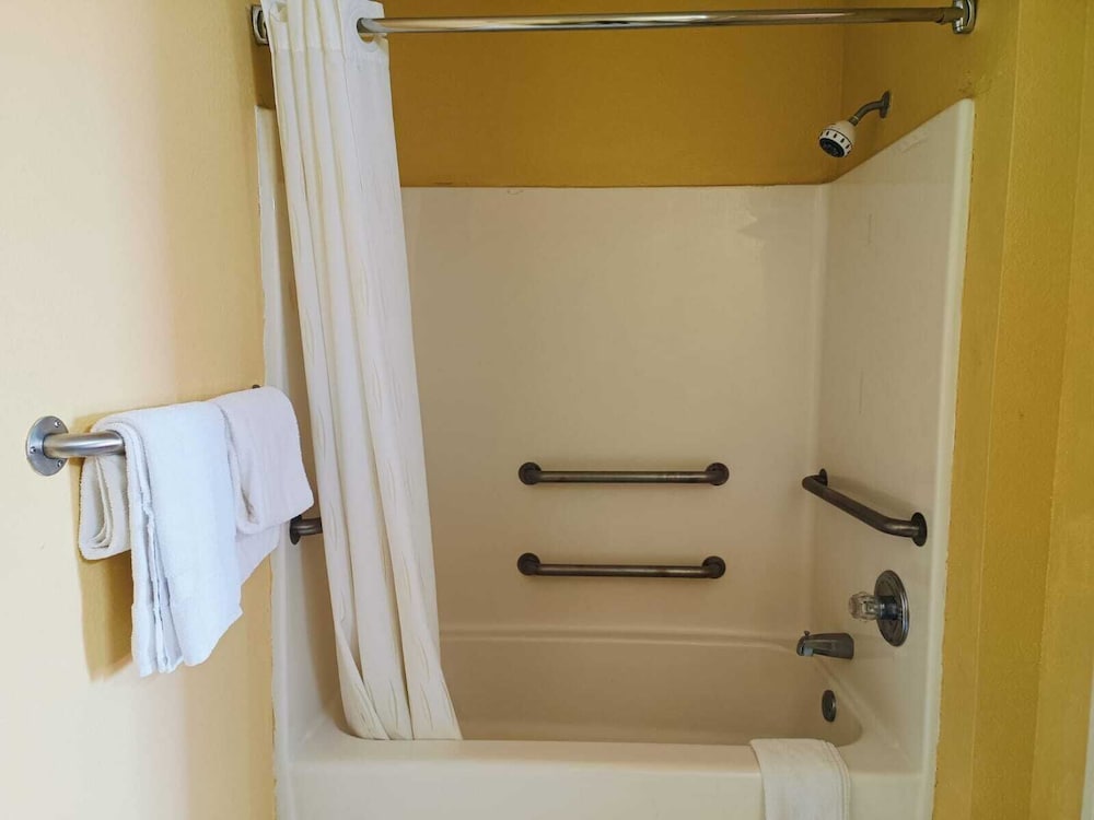 Heights Inn - photo 28