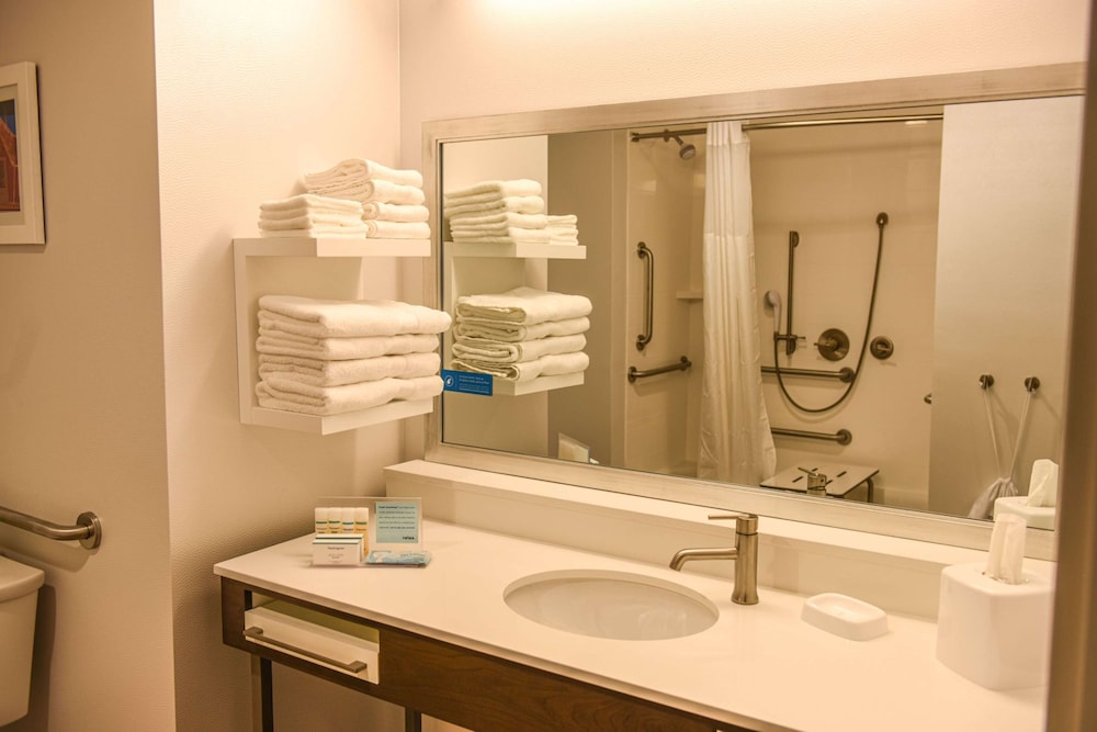 Hampton Inn & Suites Lenoir - photo 34