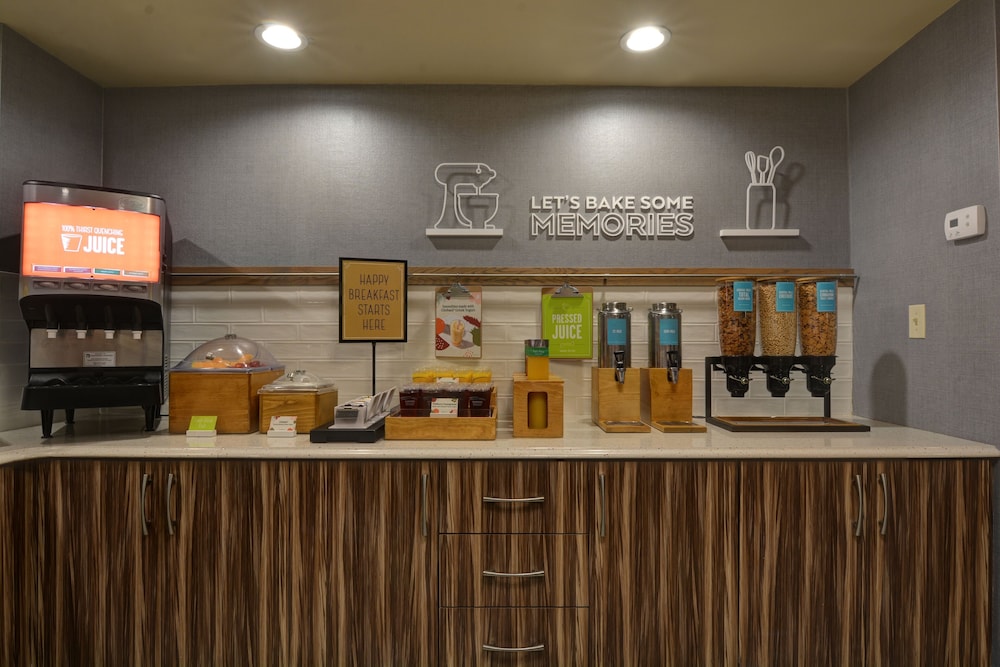 Hampton Inn Greenwood - photo 48