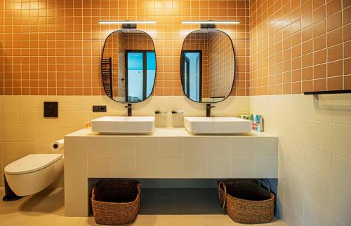 Panoramic Studio Apt in Tbilisi Center By Wehost
