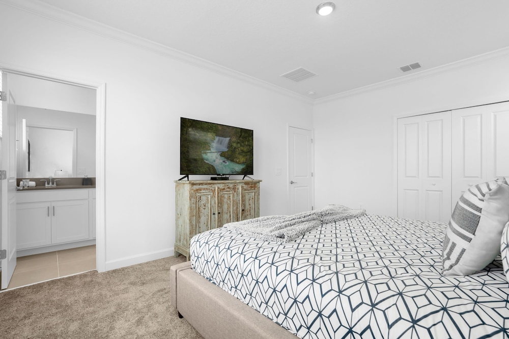 Upstay NEW Build at Championsgate With Pool Spa - photo 32