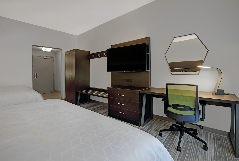 Holiday Inn Express Milwaukee Downtown by IHG - photo 6