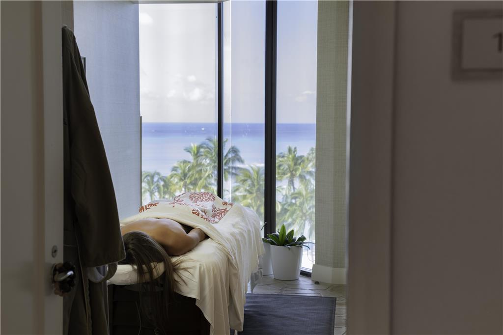 Hyatt Regency Waikiki Beach Resort & Spa - photo 153