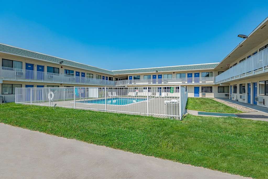 Motel 6 Kansas City MO Airport - photo 17