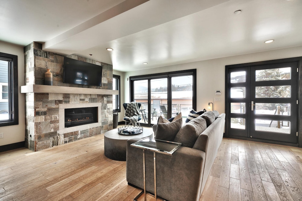 Pinetree by Avantstay Modern Park City Getaway w Patio & Balcony - photo 12