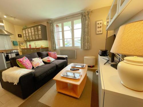 Gîte tout inclus avec jardin privatif proche centre Richelieu et châteaux de la Loire FR 1 381 565 — hotel in Richelieu