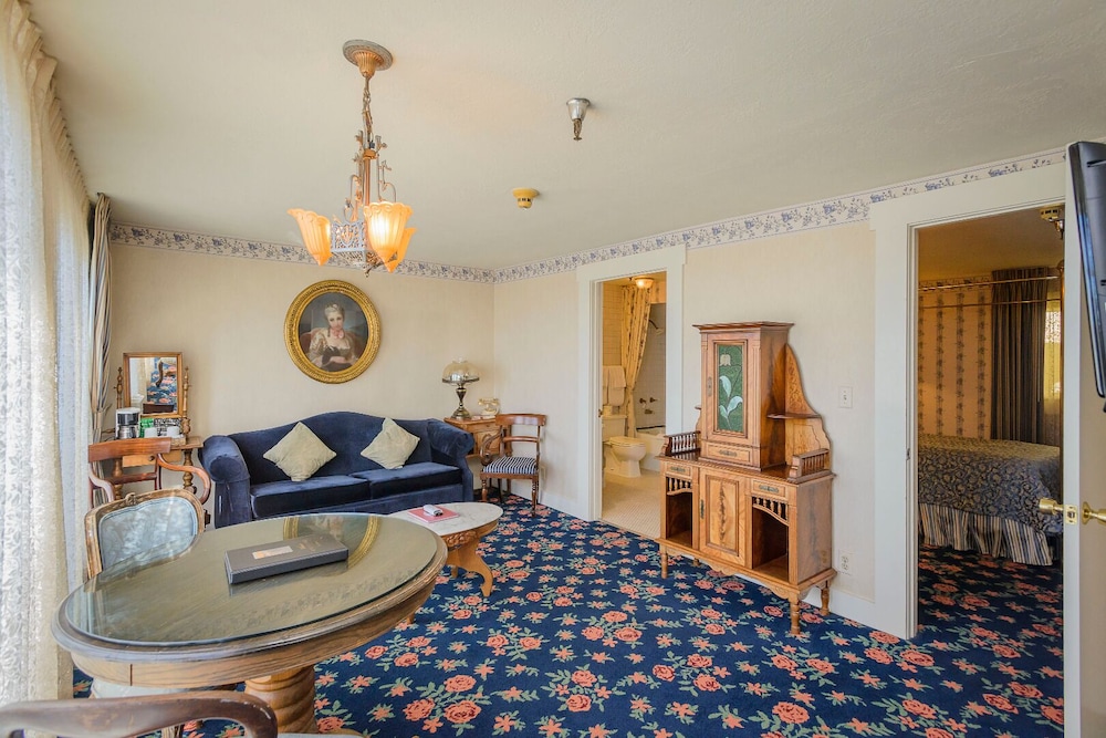 The Mendocino Hotel and Garden Suites - photo 5