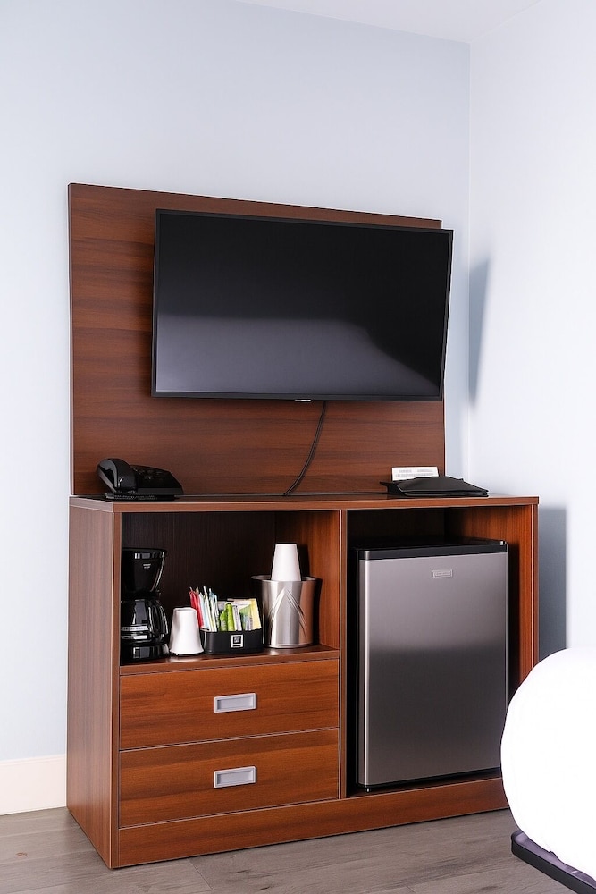 Florence Inn and Suites - photo 3