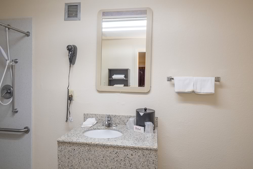 Red Roof Inn Walterboro - photo 30